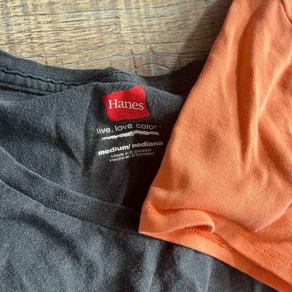 Lot of women’s t-shirts. Sizes range from small -large - Picture 3 of 11